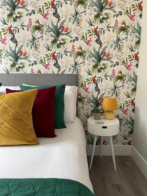 Bright, Vibrant New 1 Bedroom Town Centre Parking Bournemouth Esterno foto